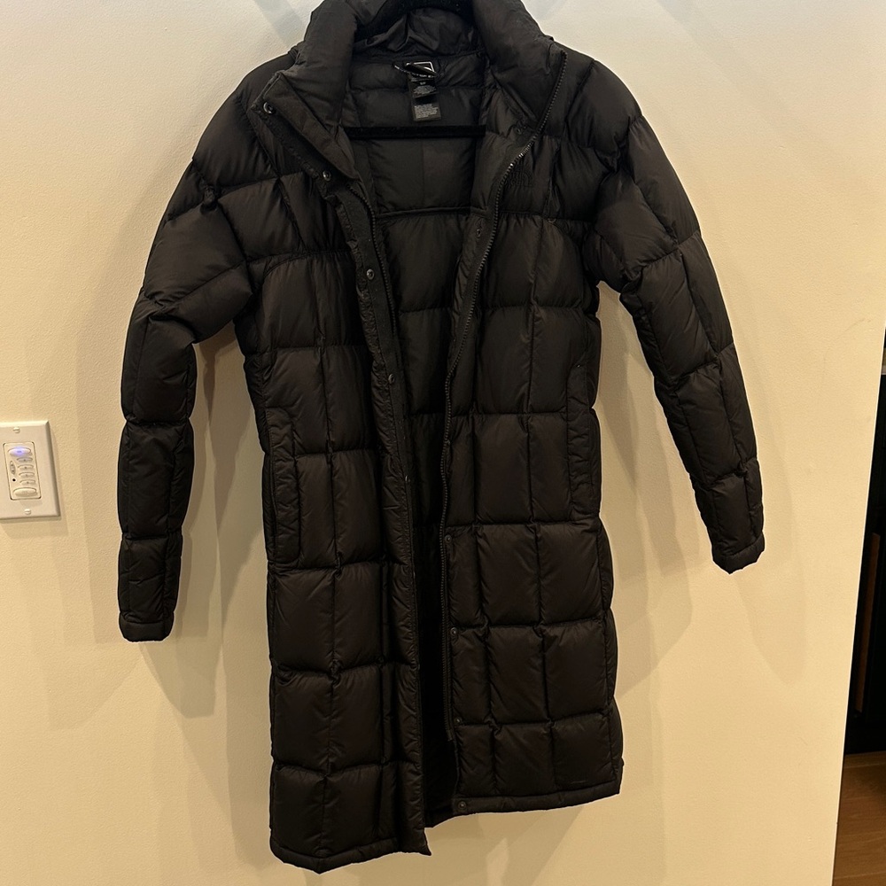 Northface Women’s City Down hooded parka coat